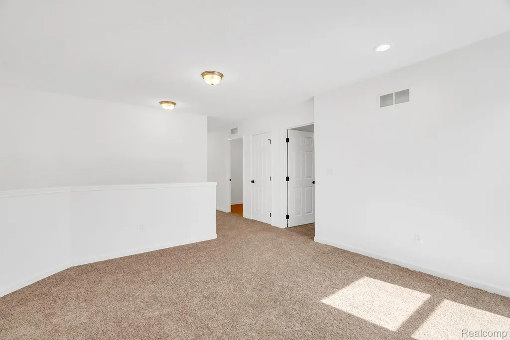 36293 Monroe Westland City MI 48186