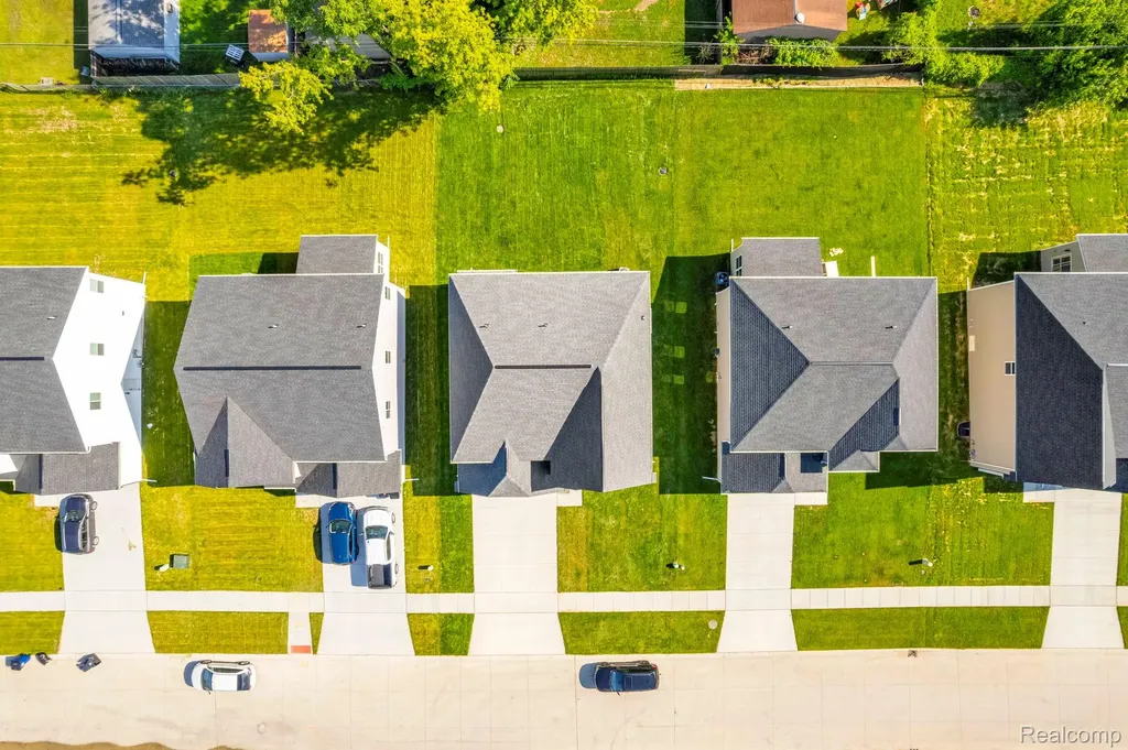 36293 Monroe Westland City MI 48186