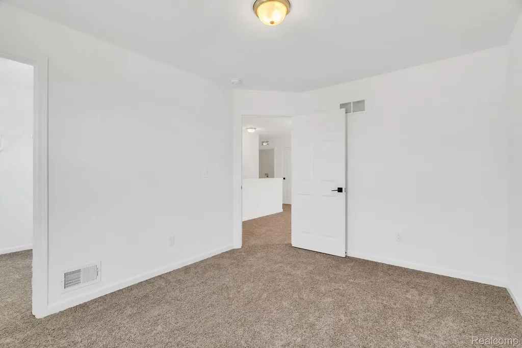 36293 Monroe Westland City MI 48186