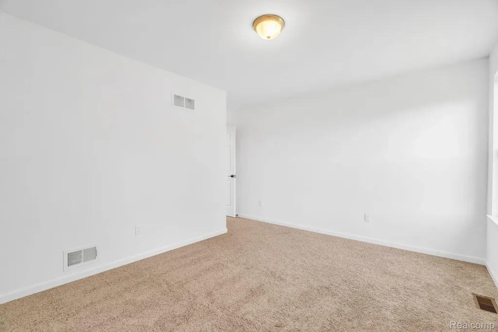 36293 Monroe Westland City MI 48186