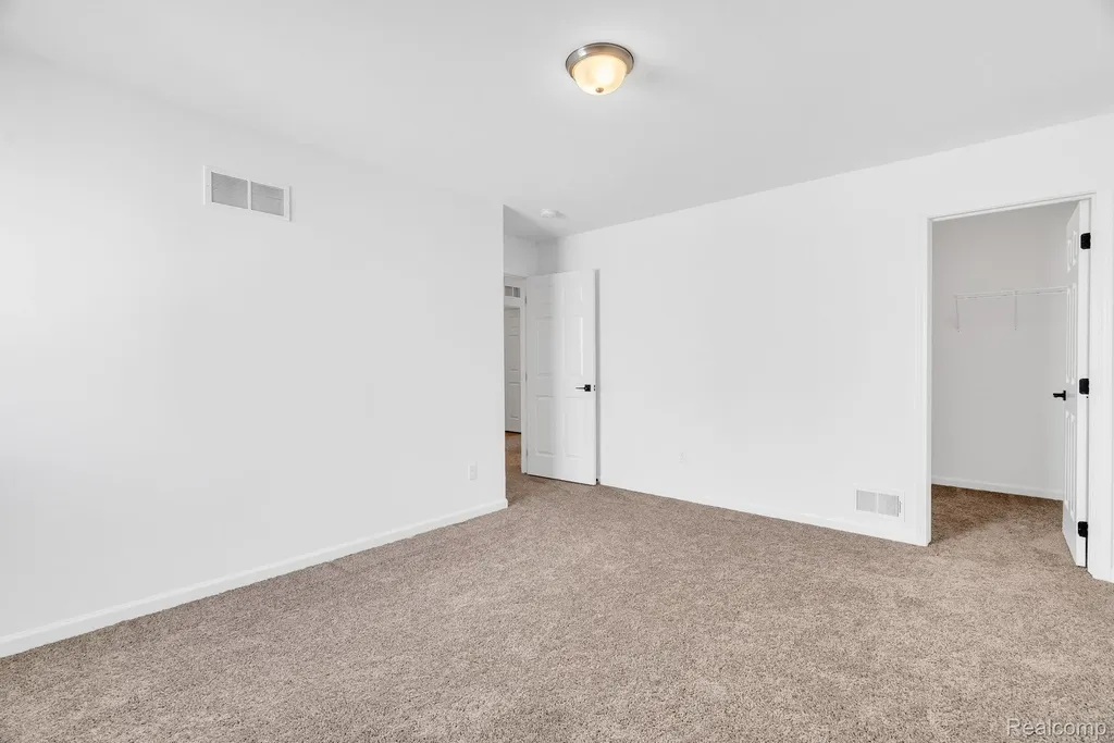 36293 Monroe Westland City MI 48186
