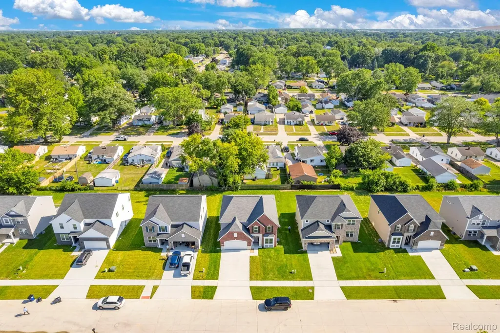 36293 Monroe Westland City MI 48186