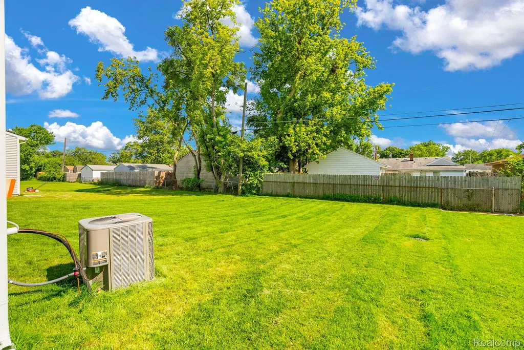 36293 Monroe Westland City MI 48186