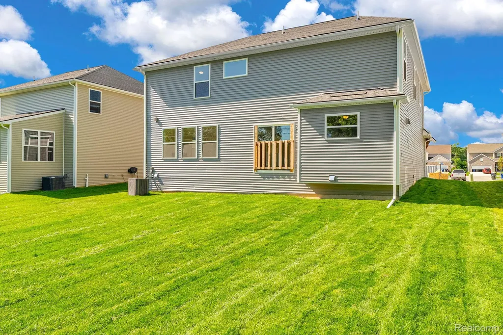 36293 Monroe Westland City MI 48186