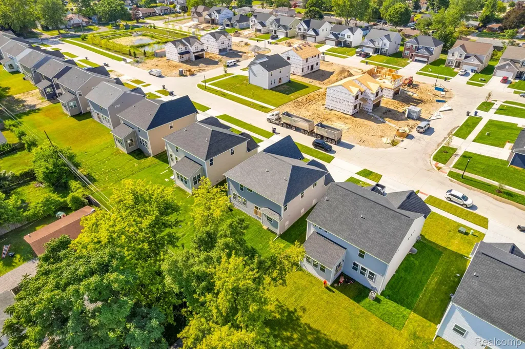 36293 Monroe Westland City MI 48186
