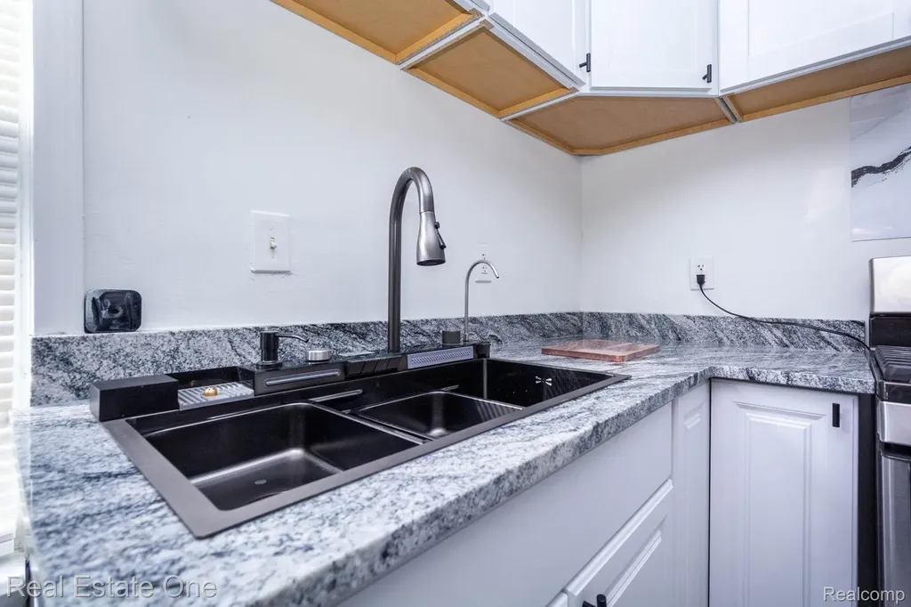 18666 Carrie Street Detroit City MI 48234