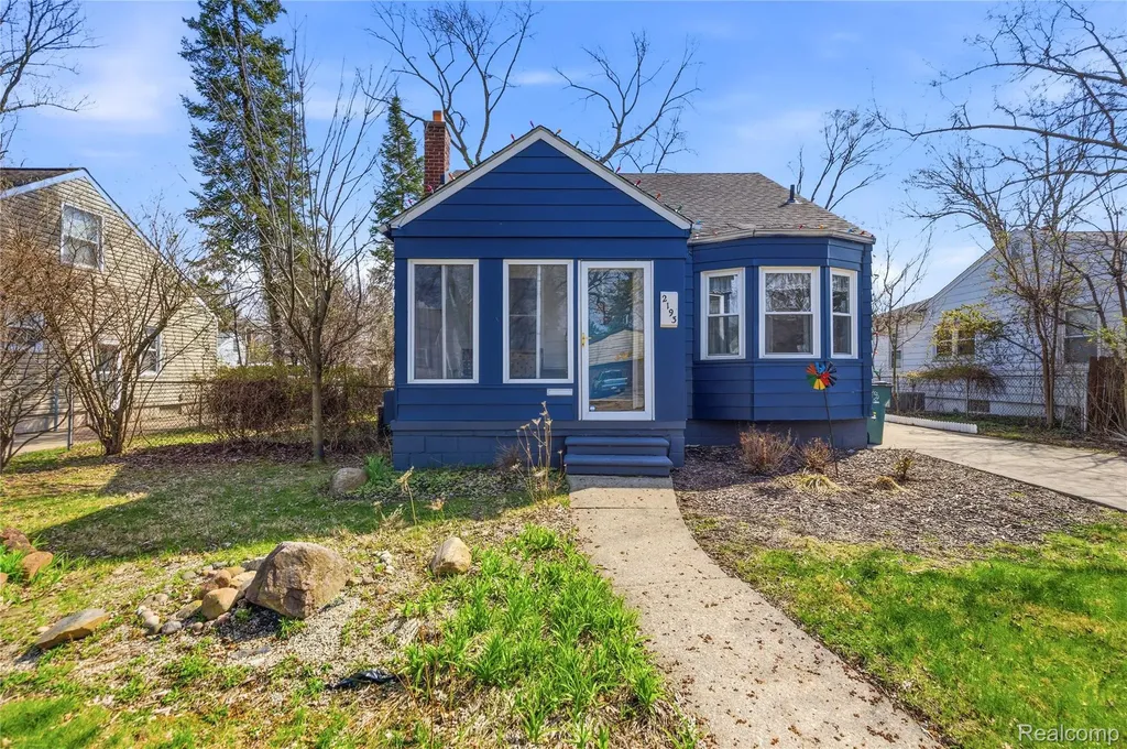 2193 Cambridge Road Berkley City MI 48072