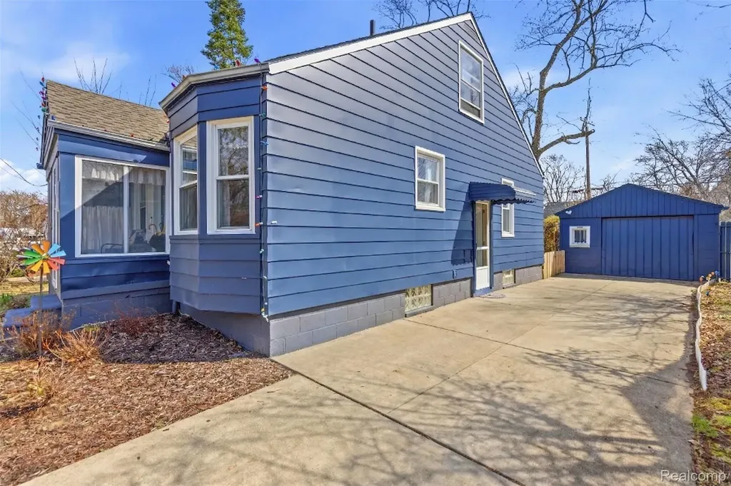 2193 Cambridge Road Berkley City MI 48072