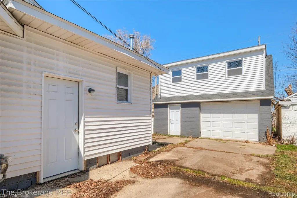 1335 Allen Street Burton City MI 48529