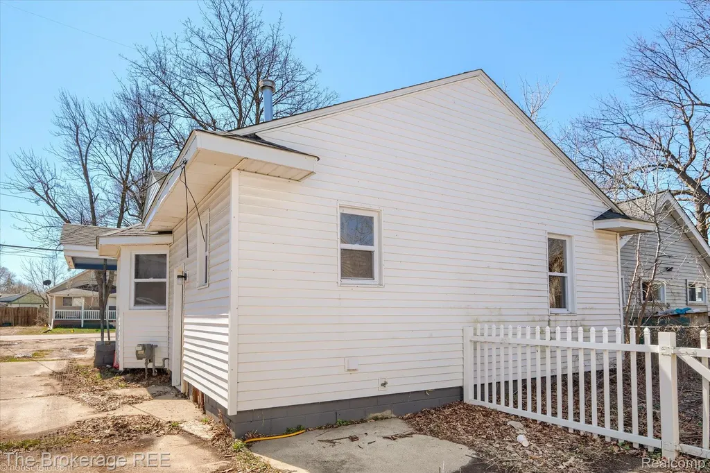 1335 Allen Street Burton City MI 48529