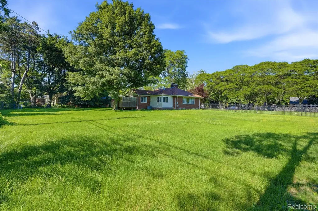 27315 Lathrup Boulevard Lathrup Village City MI 48076