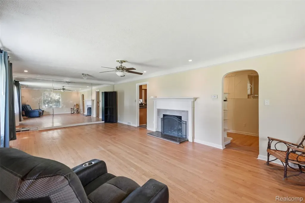 27315 Lathrup Boulevard Lathrup Village City MI 48076