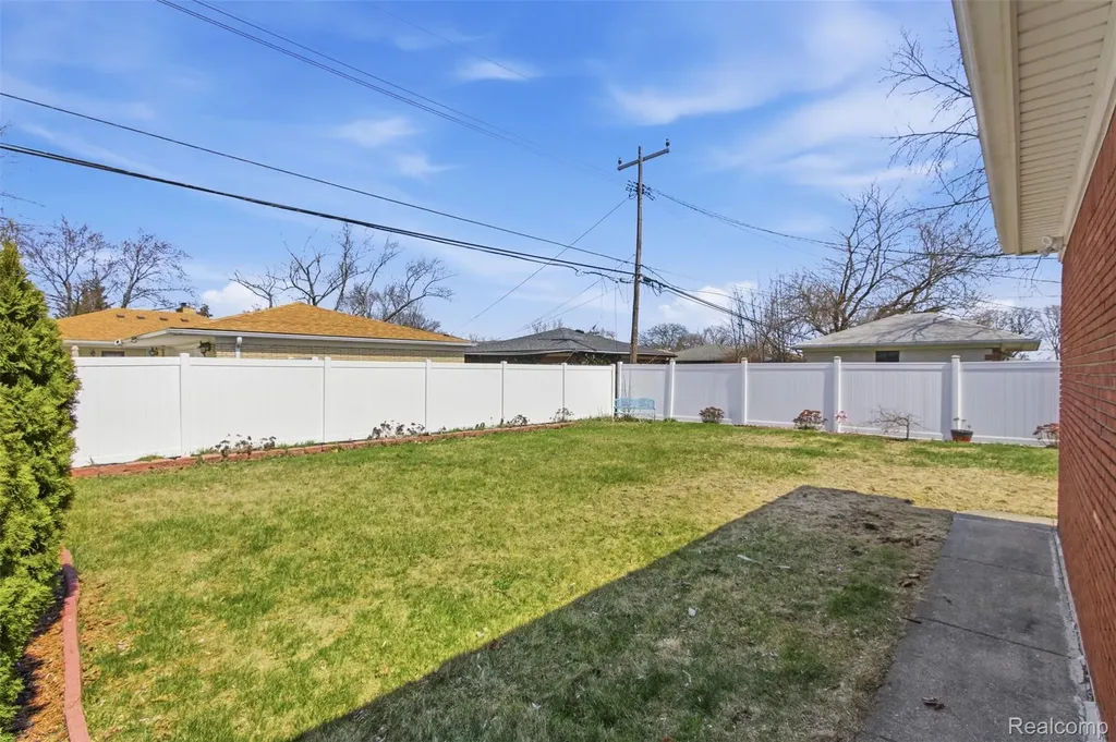 17005 Collinson Avenue Eastpointe City MI 48021