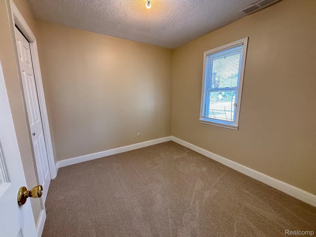1726 E Goulson Avenue Hazel Park City MI 48030