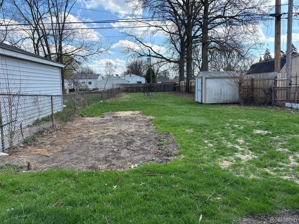 1726 E Goulson Avenue Hazel Park City MI 48030