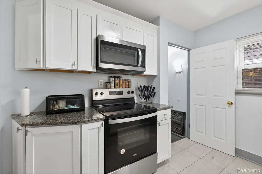 17183 Washburn Street Detroit City MI 48221