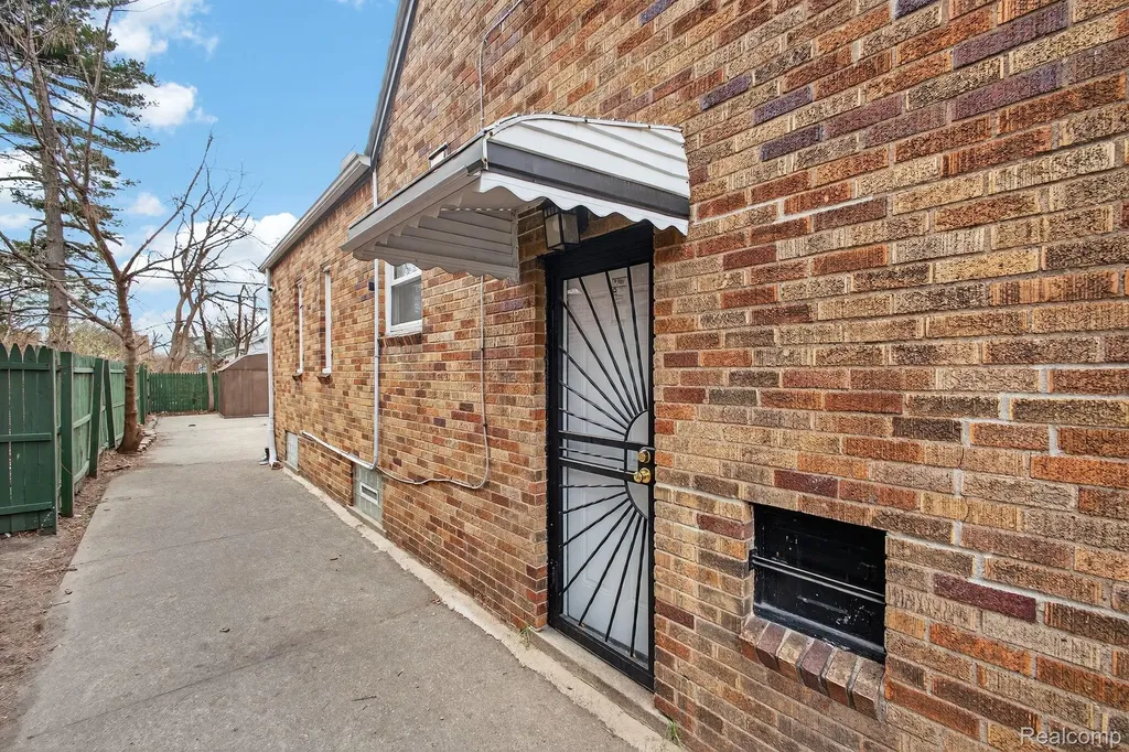 17183 Washburn Street Detroit City MI 48221