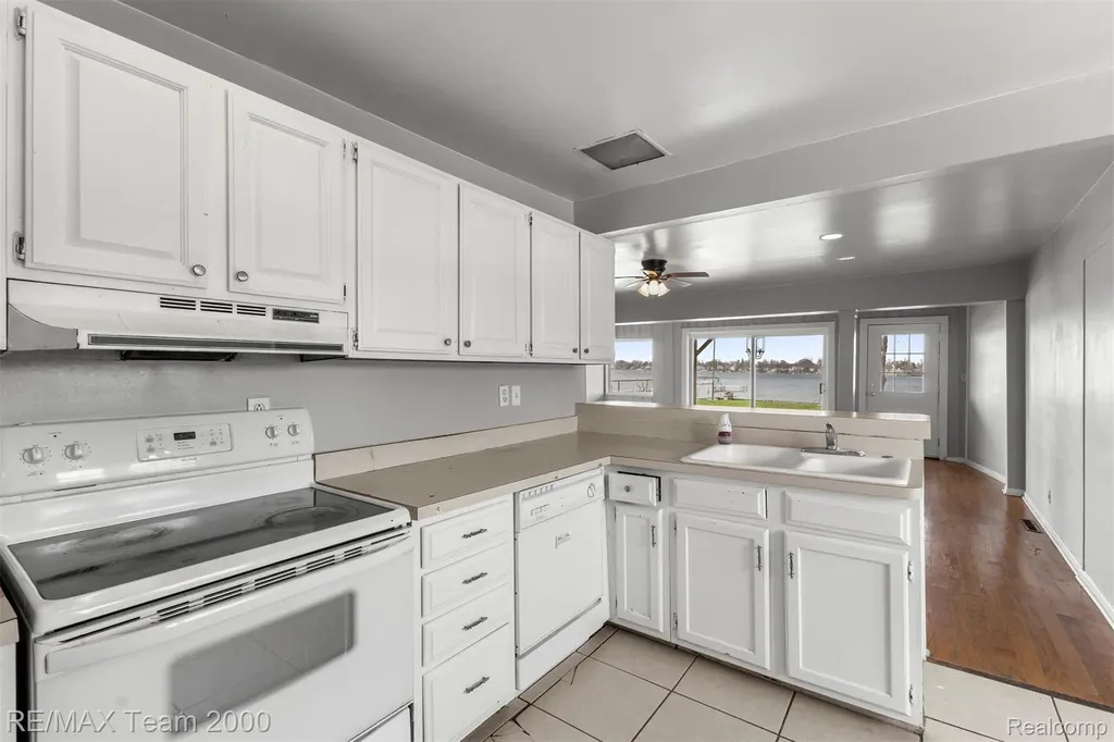 4390 Cass Elizabeth Road Waterford Charter Township MI 48328
