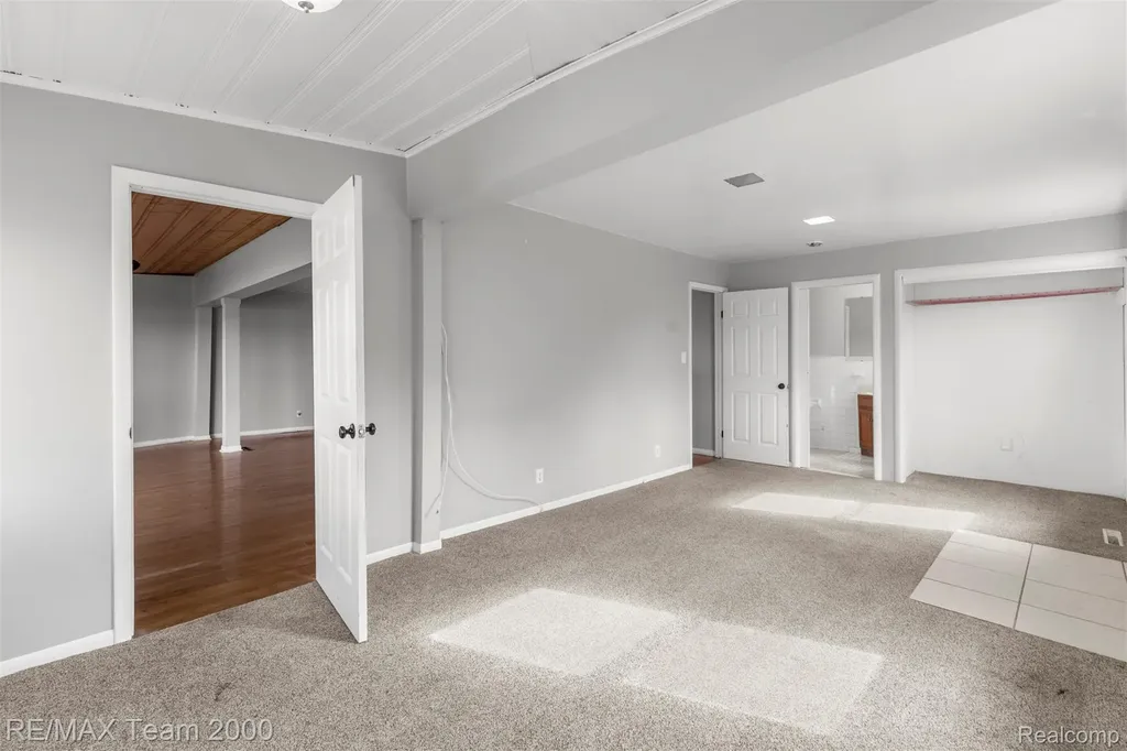 4390 Cass Elizabeth Road Waterford Charter Township MI 48328