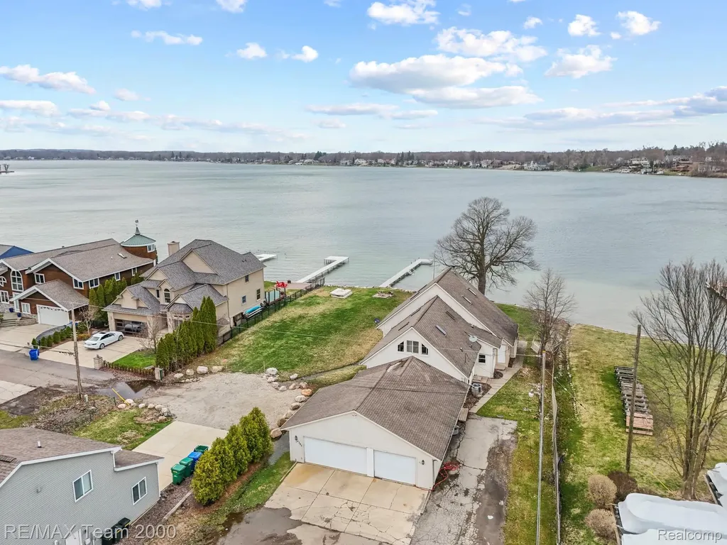 4390 Cass Elizabeth Road Waterford Charter Township MI 48328