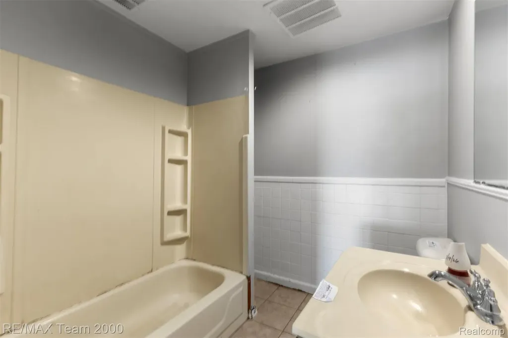 4390 Cass Elizabeth Road Waterford Charter Township MI 48328