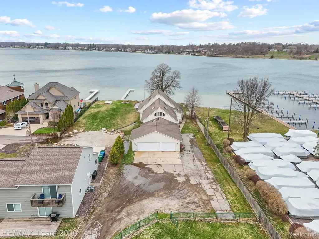 4390 Cass Elizabeth Road Waterford Charter Township MI 48328