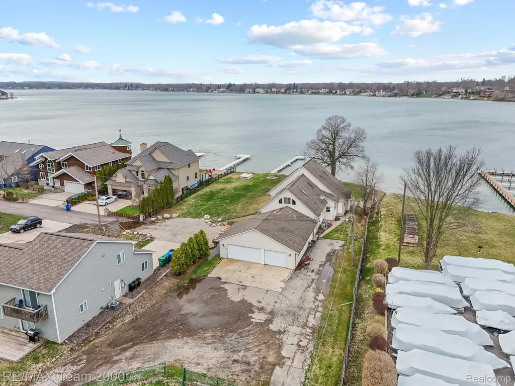 4390 Cass Elizabeth Road Waterford Charter Township MI 48328