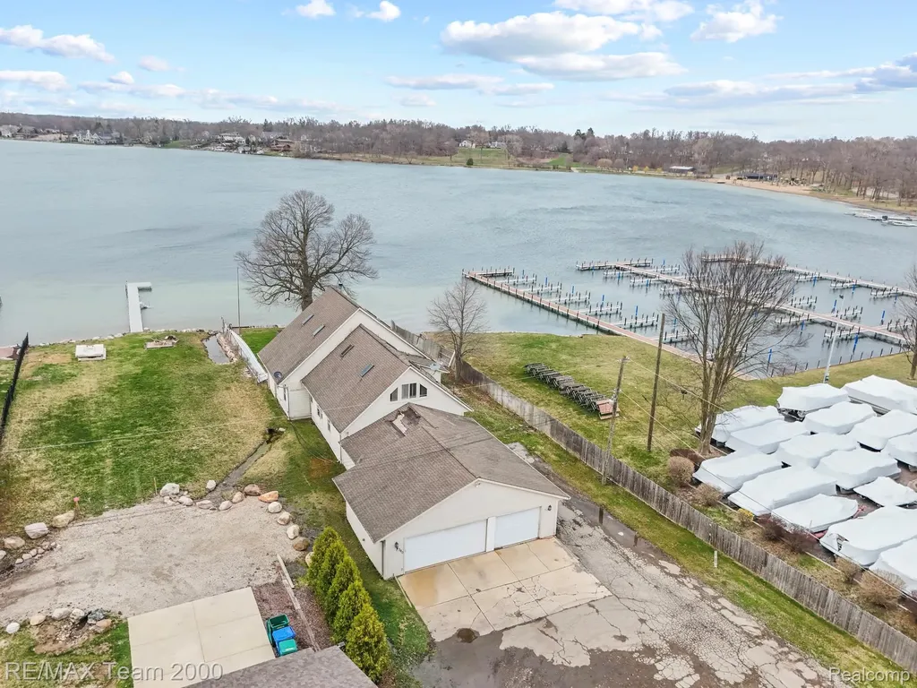 4390 Cass Elizabeth Road Waterford Charter Township MI 48328