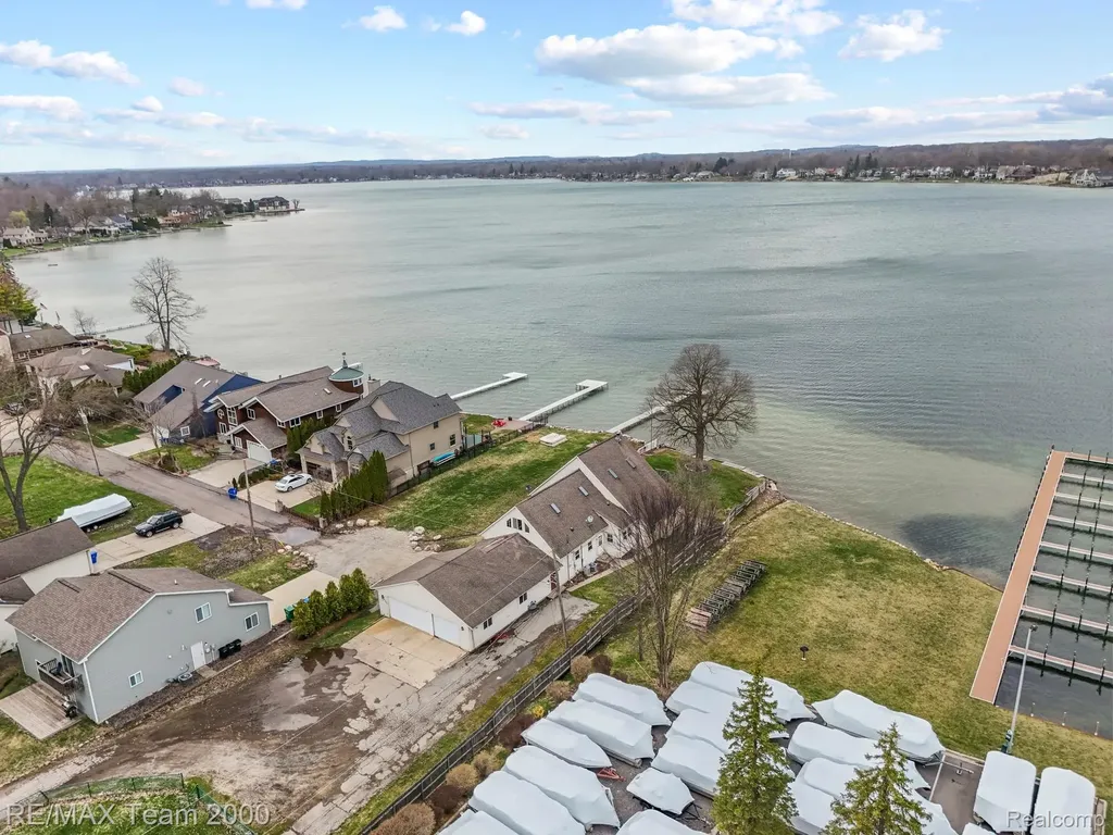 4390 Cass Elizabeth Road Waterford Charter Township MI 48328