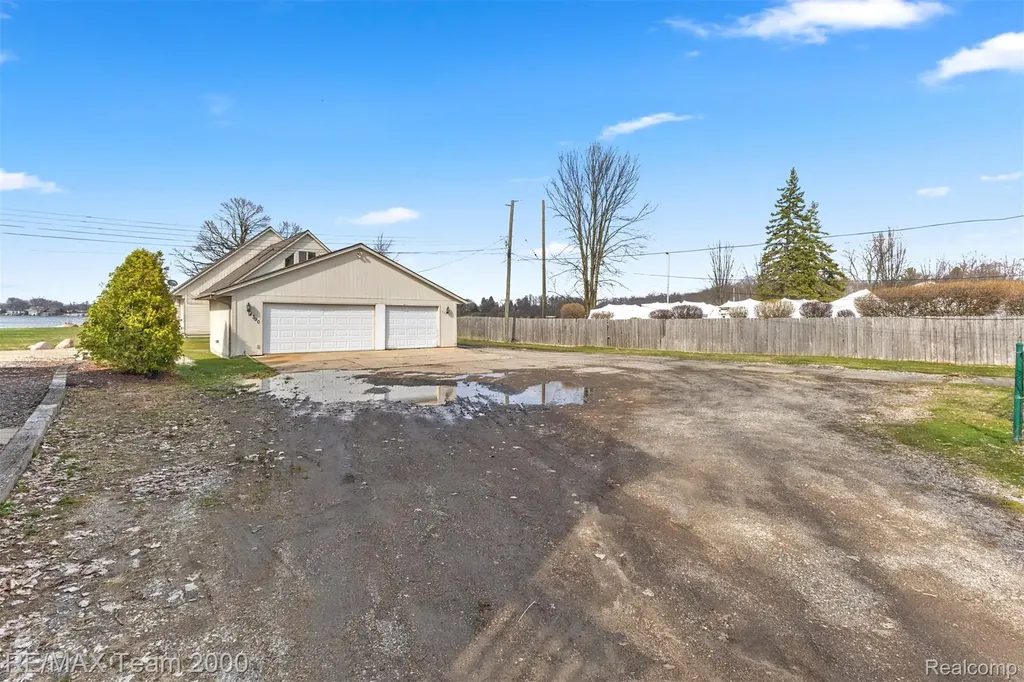 4390 Cass Elizabeth Road Waterford Charter Township MI 48328