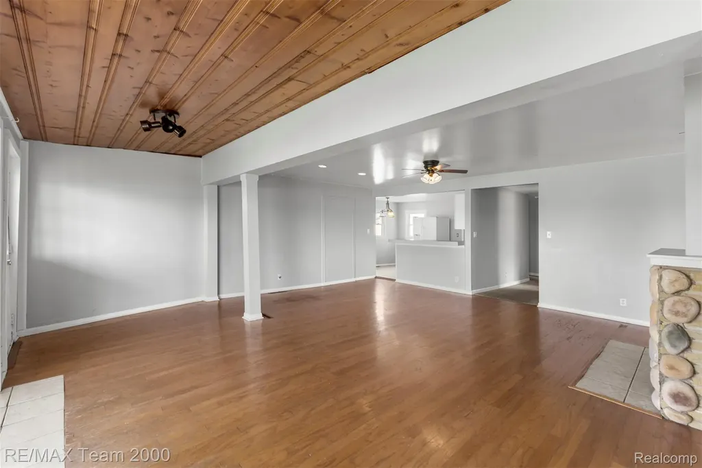 4390 Cass Elizabeth Road Waterford Charter Township MI 48328