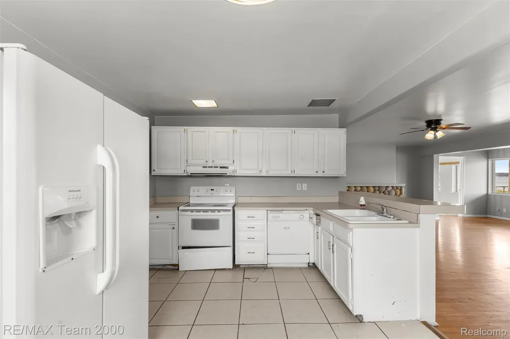 4390 Cass Elizabeth Road Waterford Charter Township MI 48328