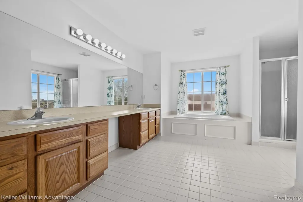 4100 Norwich Court Oakland Charter Township MI 48306