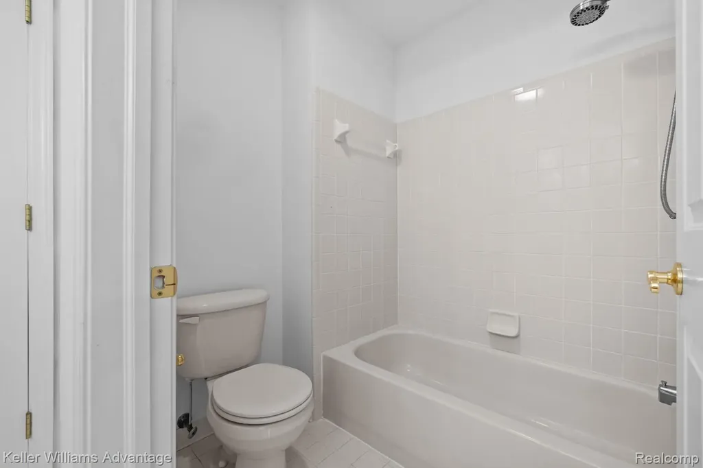 4100 Norwich Court Oakland Charter Township MI 48306