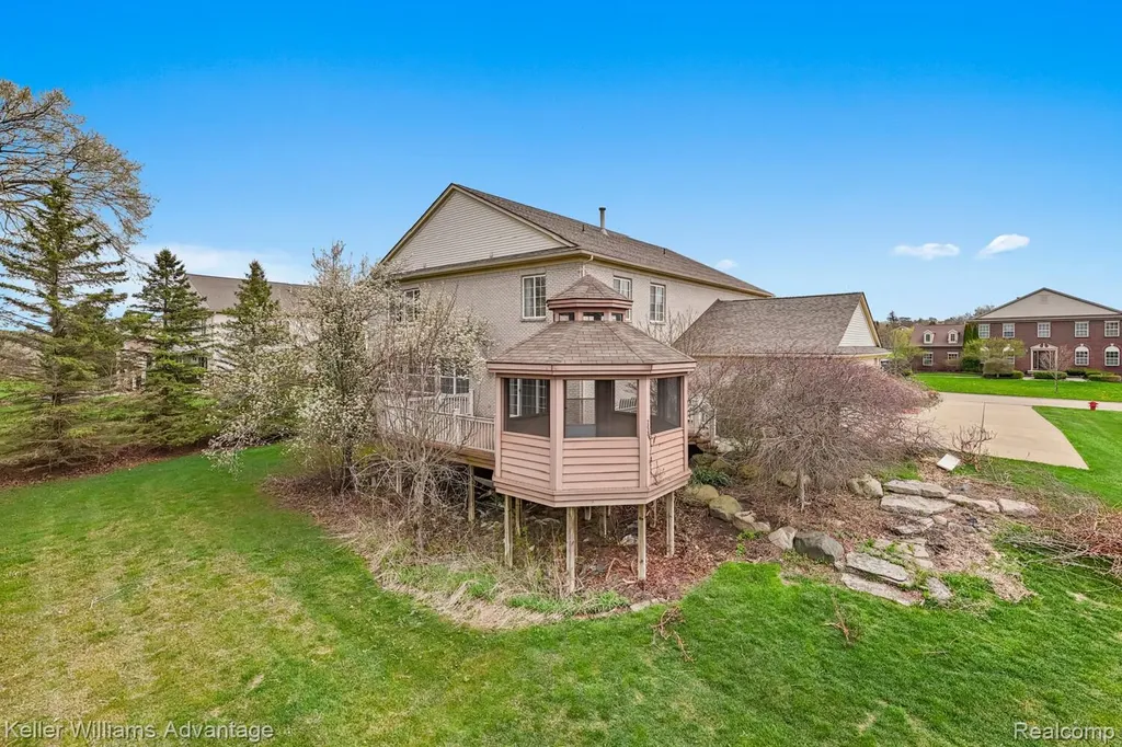 4100 Norwich Court Oakland Charter Township MI 48306