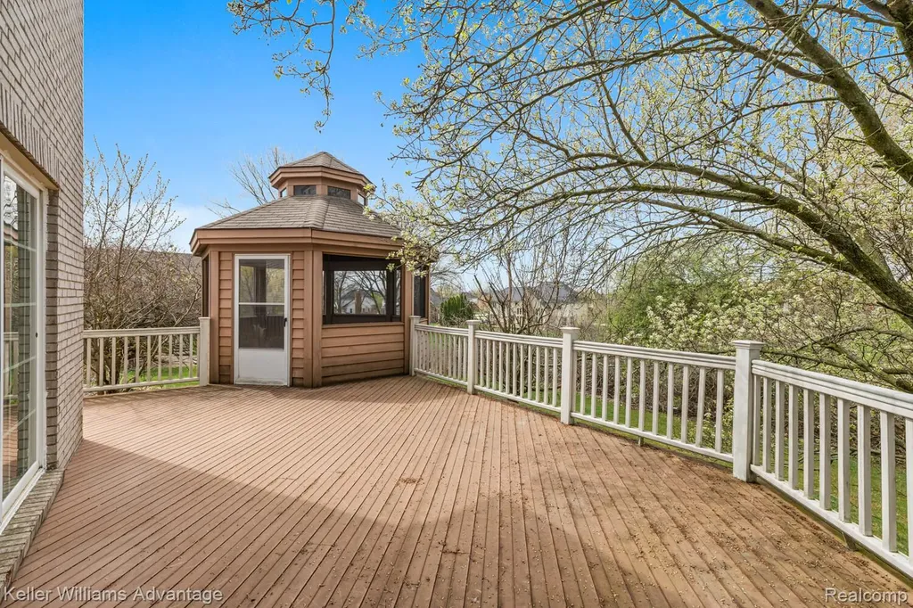 4100 Norwich Court Oakland Charter Township MI 48306