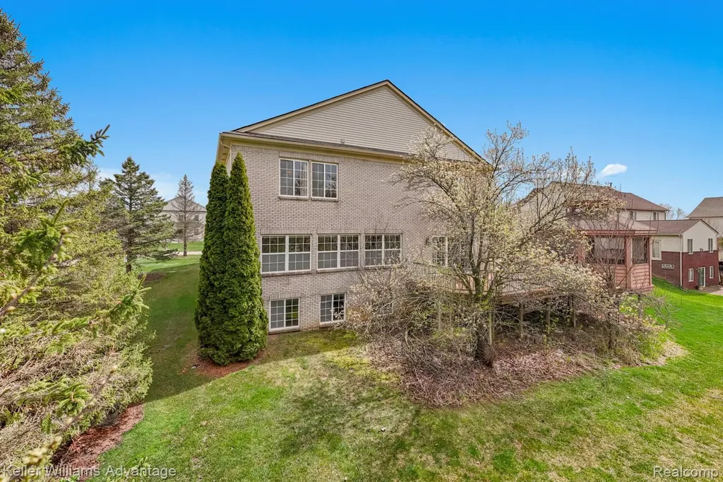 4100 Norwich Court Oakland Charter Township MI 48306