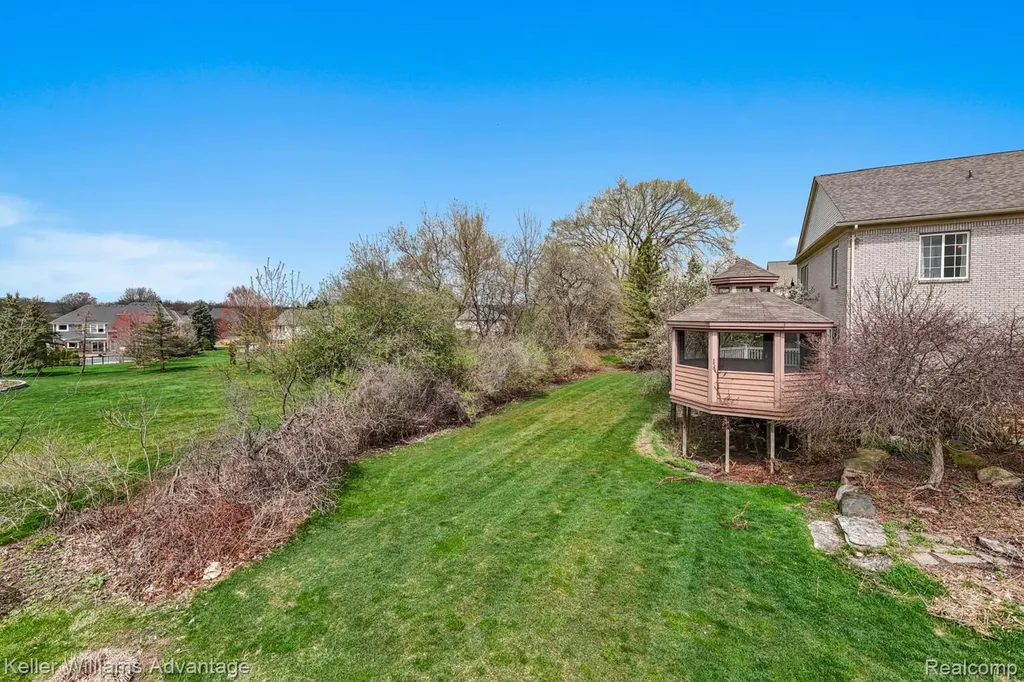 4100 Norwich Court Oakland Charter Township MI 48306