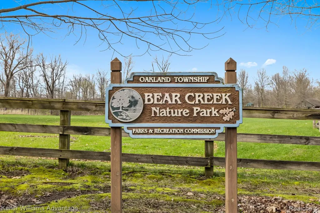 4100 Norwich Court Oakland Charter Township MI 48306