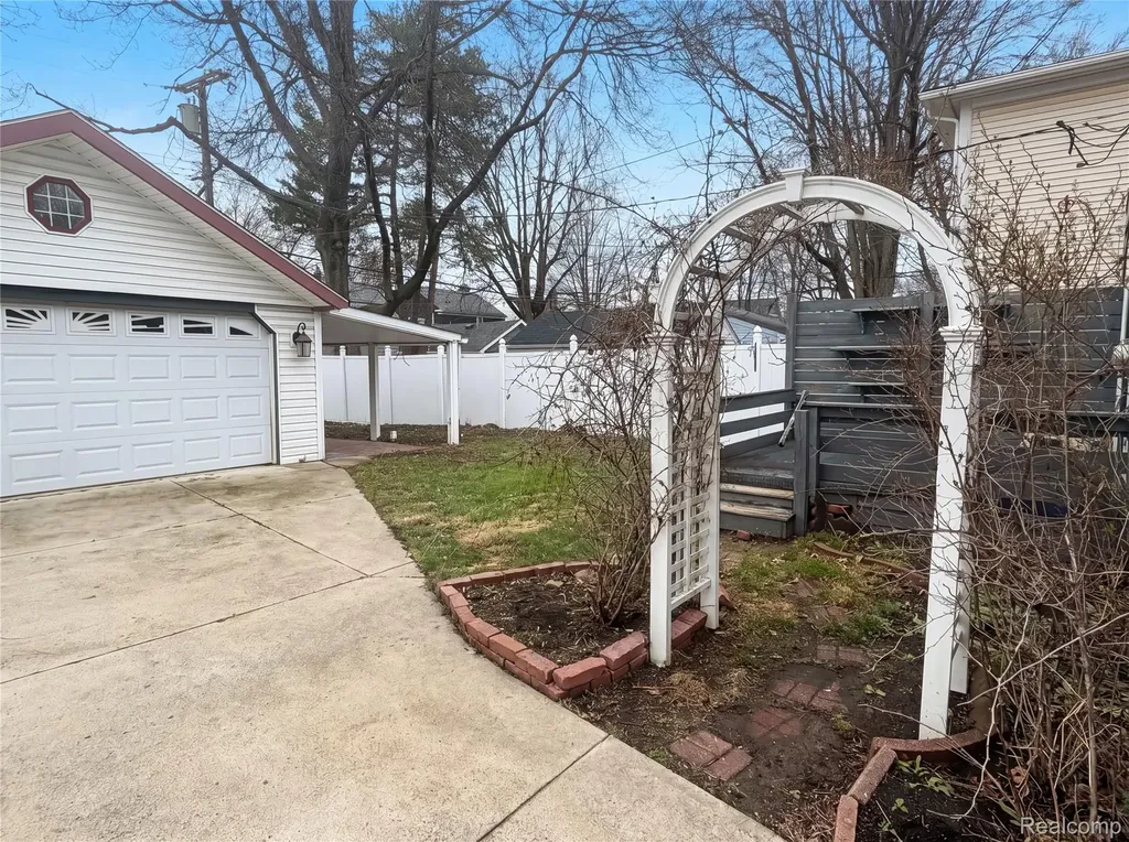 916 Longfellow Avenue Royal Oak City MI 48067