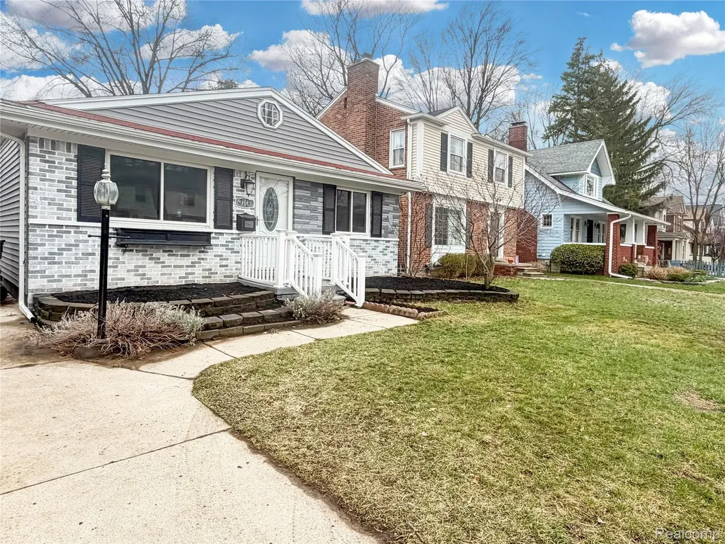 916 Longfellow Avenue Royal Oak City MI 48067