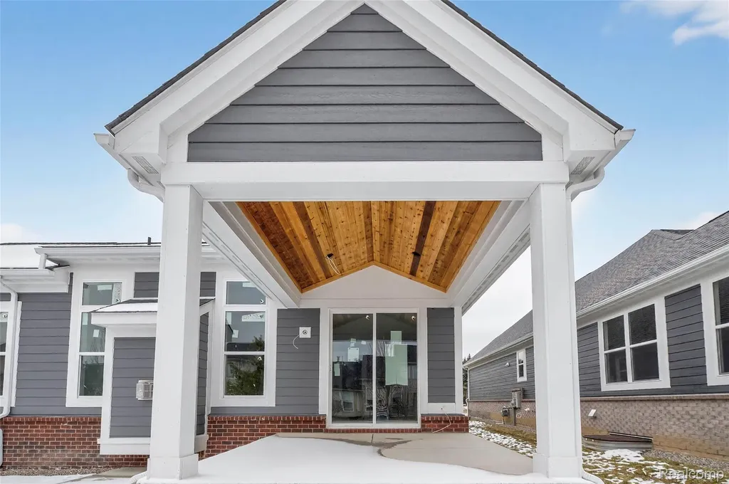 1518 Turner Drive Commerce Charter Township MI 48390
