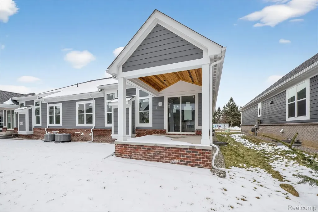 1518 Turner Drive Commerce Charter Township MI 48390