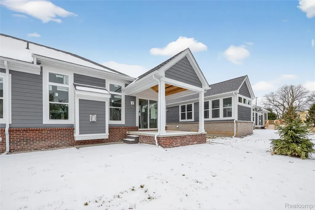1518 Turner Drive Commerce Charter Township MI 48390