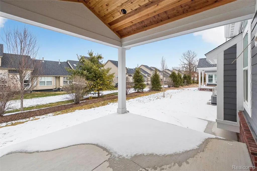 1518 Turner Drive Commerce Charter Township MI 48390