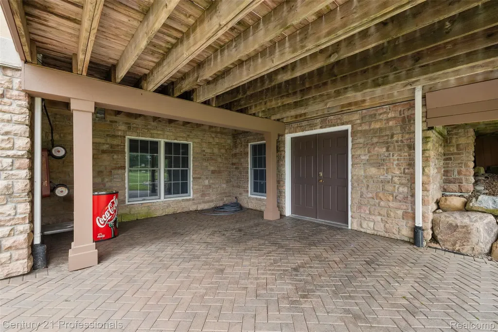 9310 Fairway Trail Grand Blanc City MI 48439