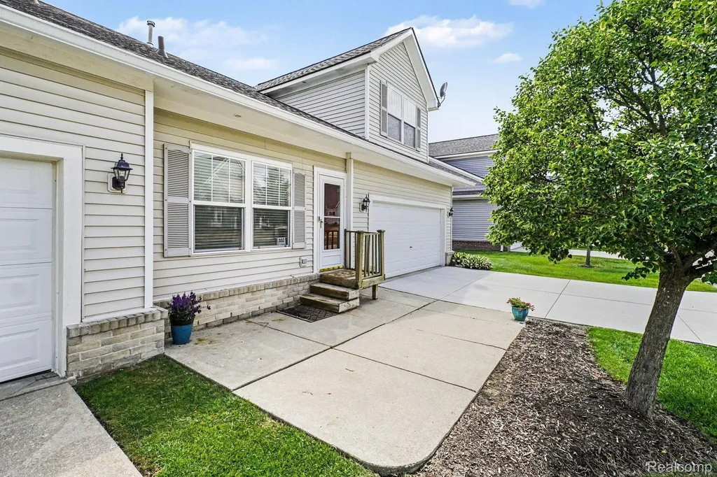 332 Brigg Street Howell City MI 48855