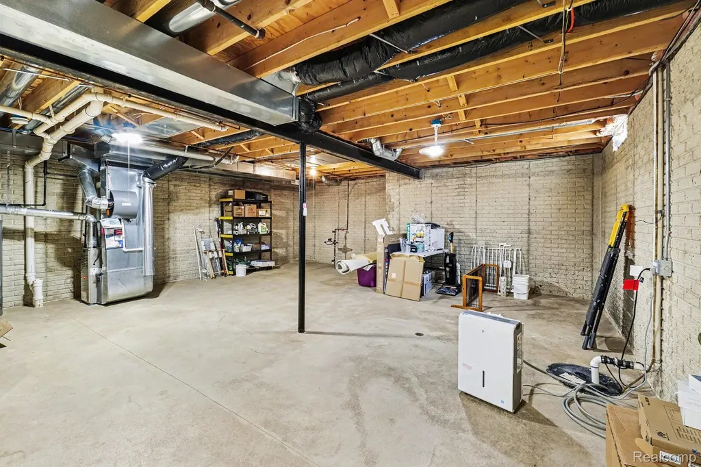 332 Brigg Street Howell City MI 48855