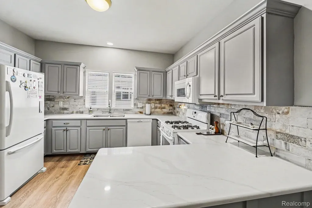 332 Brigg Street Howell City MI 48855