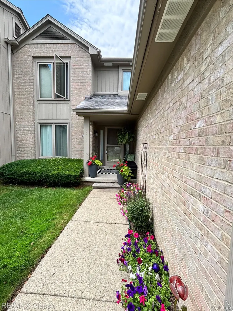 29640 Vista Court Farmington Hills City MI 48331
